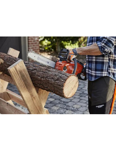 Model HUSQVARNA 120i z akumulatorem i ładowarką 2