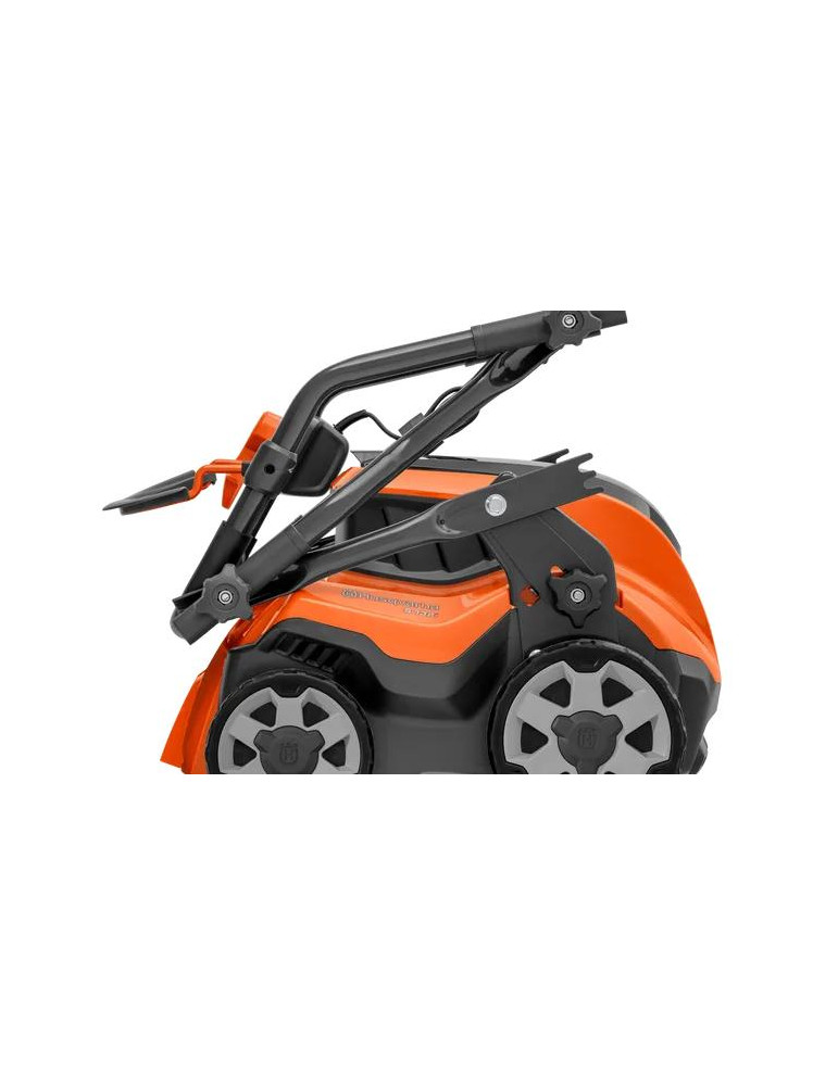 Model HUSQVARNA S 138i z akumulatorem i ładowarką