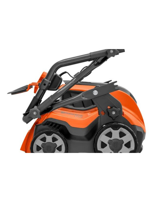 Model HUSQVARNA S 138i z akumulatorem i ładowarką