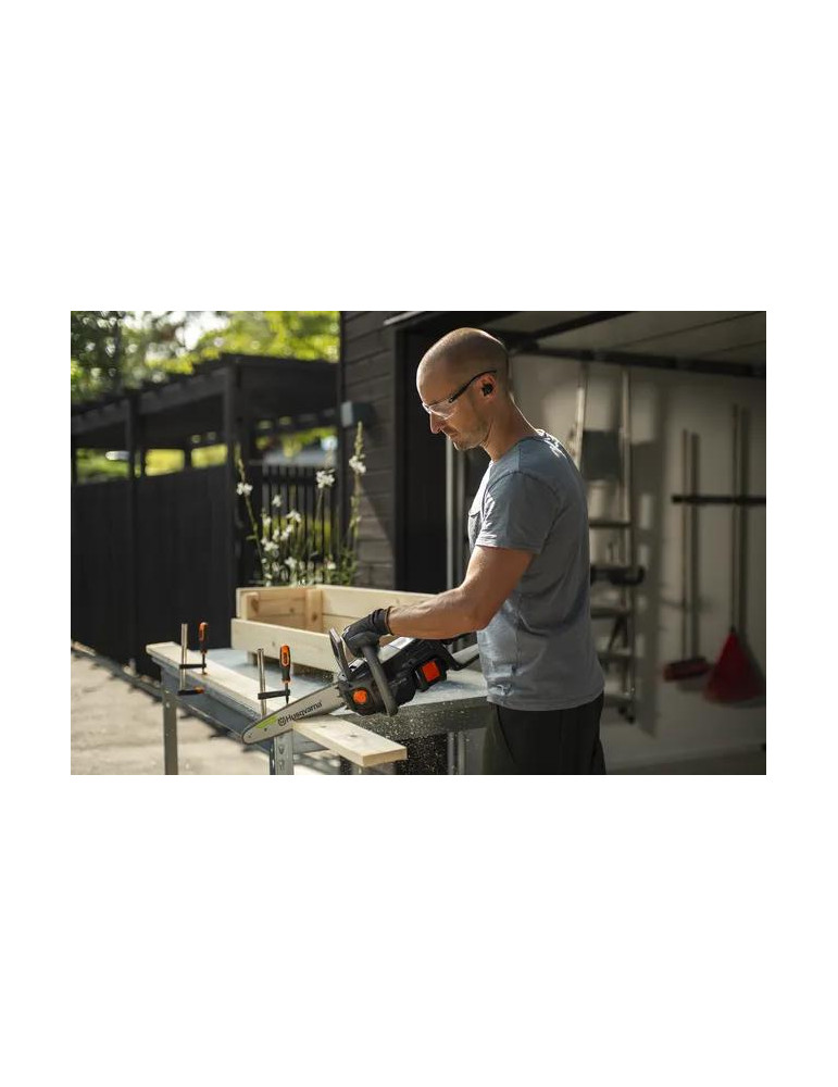 Husqvarna Aspire™ C15X-P4A z akumulatorem i ładowarką