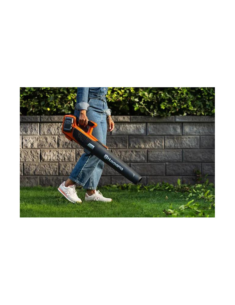 Model Husqvarna 122iB z akumulatorem i ładowarką